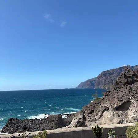Ocean View Two Bedroom In Gigantes With Balcony And Pool